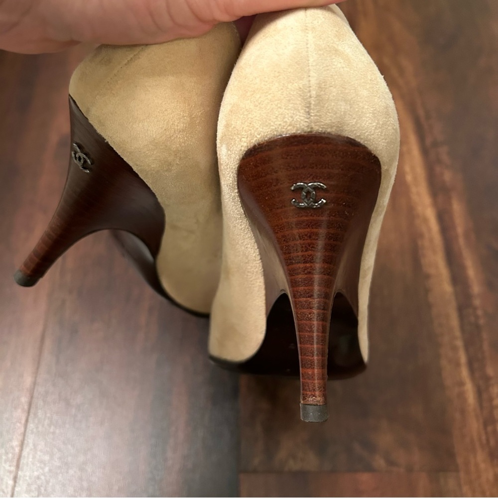 Chanel | suede heels size 38 - Picture 4 of 10